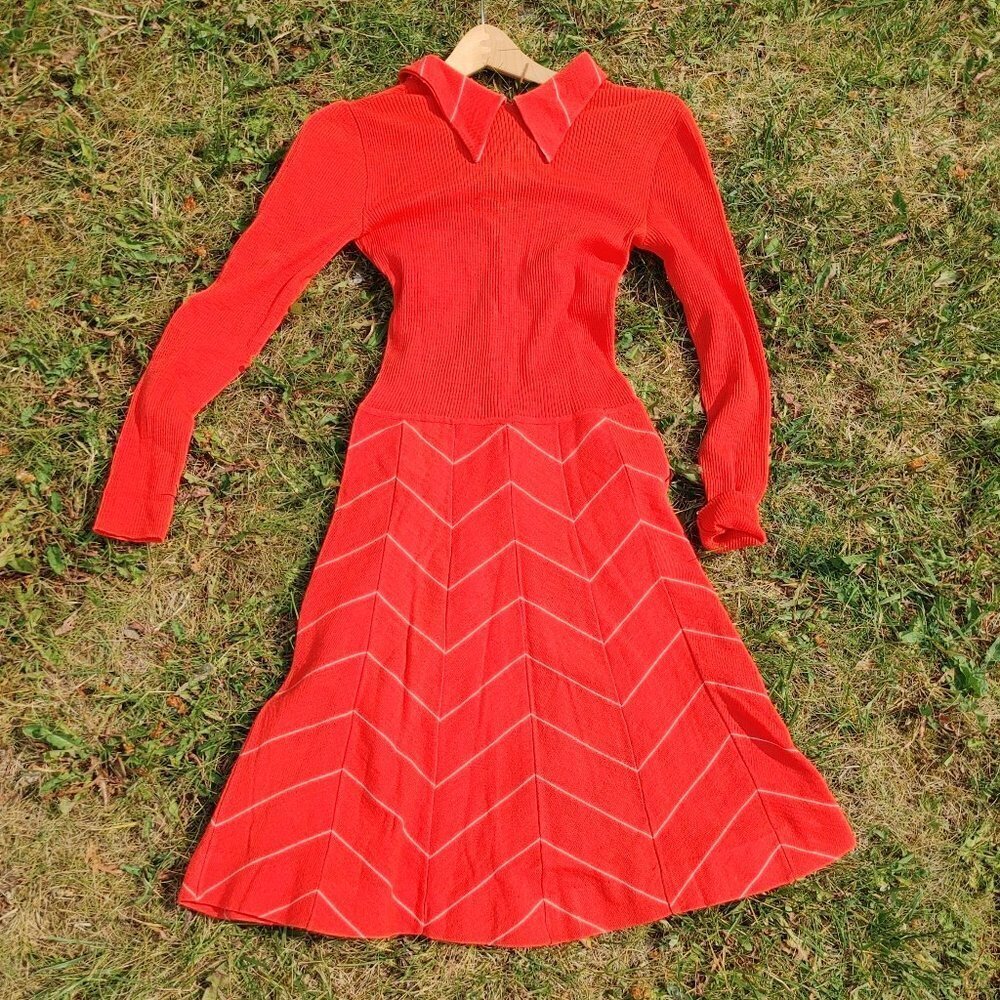 BEAUTIFUL VINTAGE LUCIA Long Sleeve Knit Dress Women's Size Small 70s Chevron